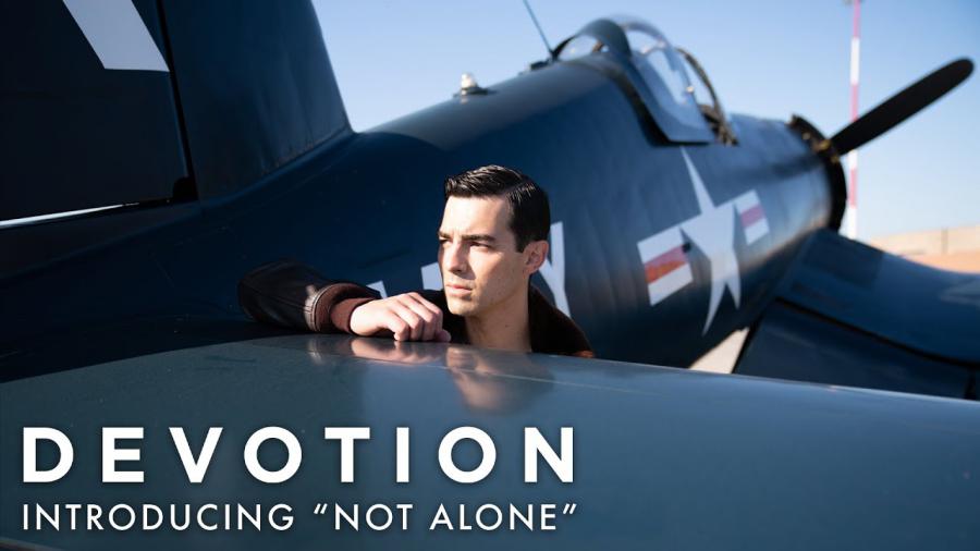 Joe Jonas presenta nueva canción con Khalid para la película 'Devotion'